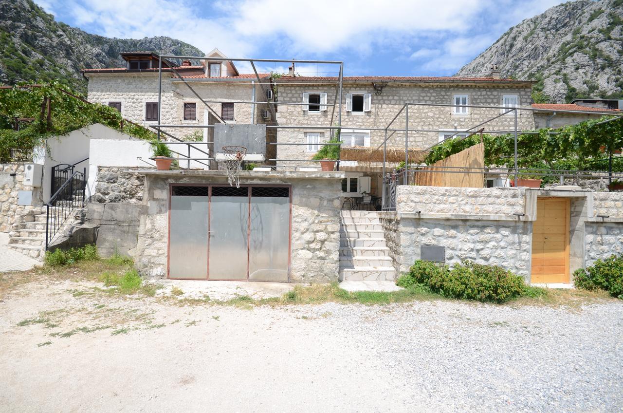 Stone House Dragutinovic Apartment โกตอร์ ภายนอก รูปภาพ